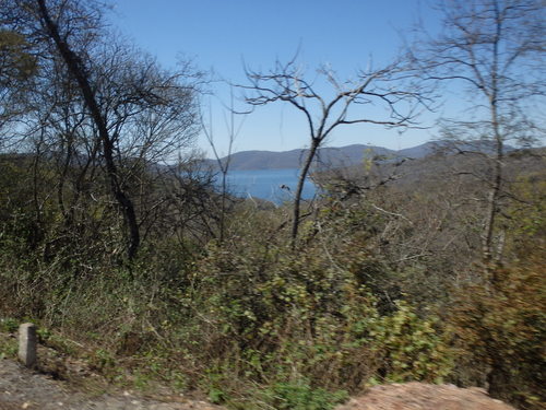 A sneak view of Dique la Ci&eacute;nga (Dam of the Swamp).
